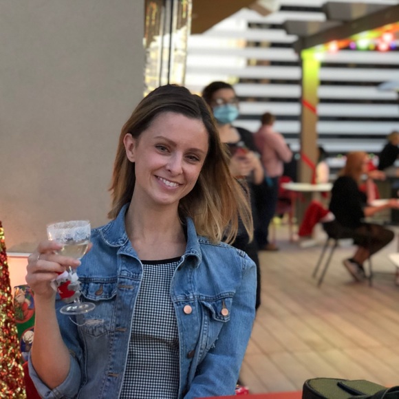 Meet your Posher, Ashley - Picture 2 of 2